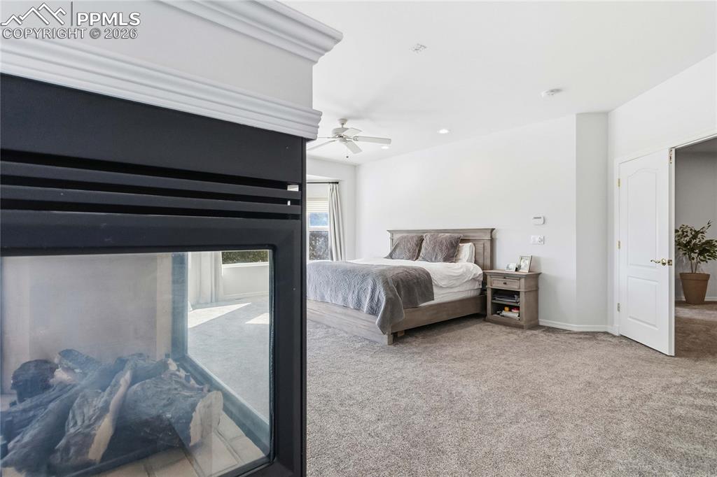 Image 28 of 50: Bedroom