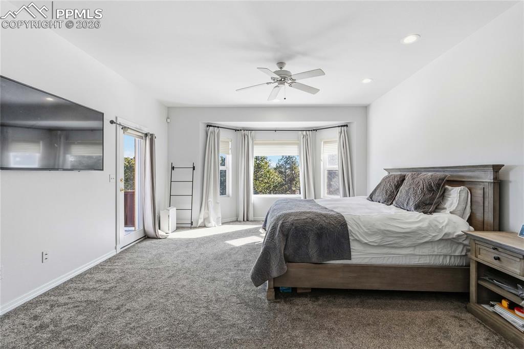 Image 29 of 50: Bedroom