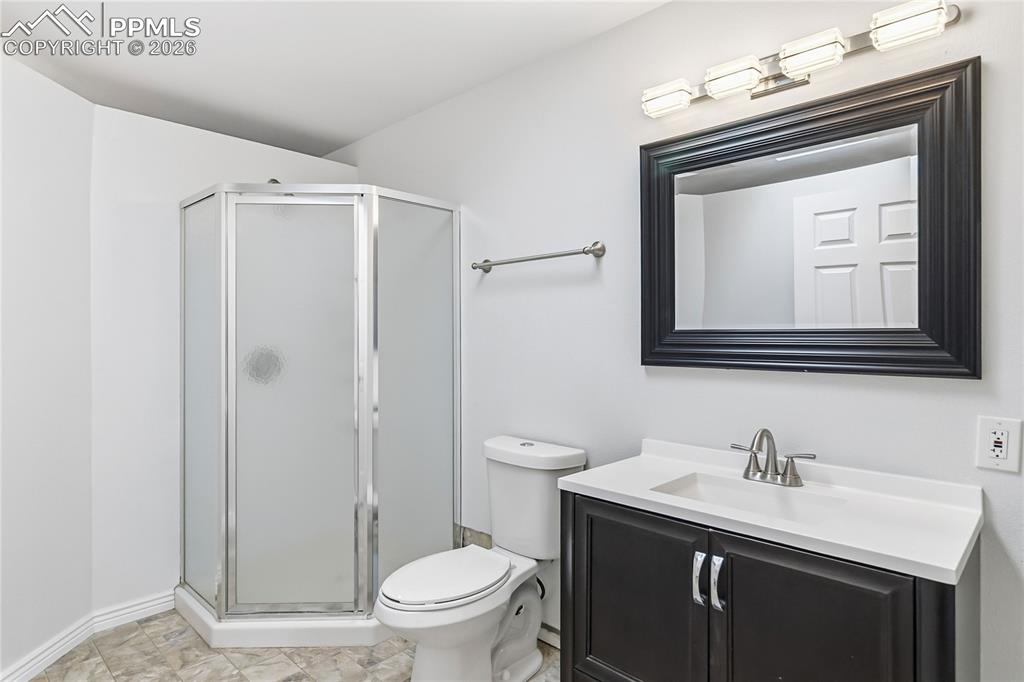 Image 34 of 50: Bathroom