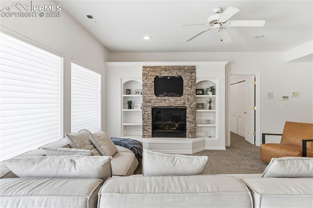 Image 36 of 50: Living Room