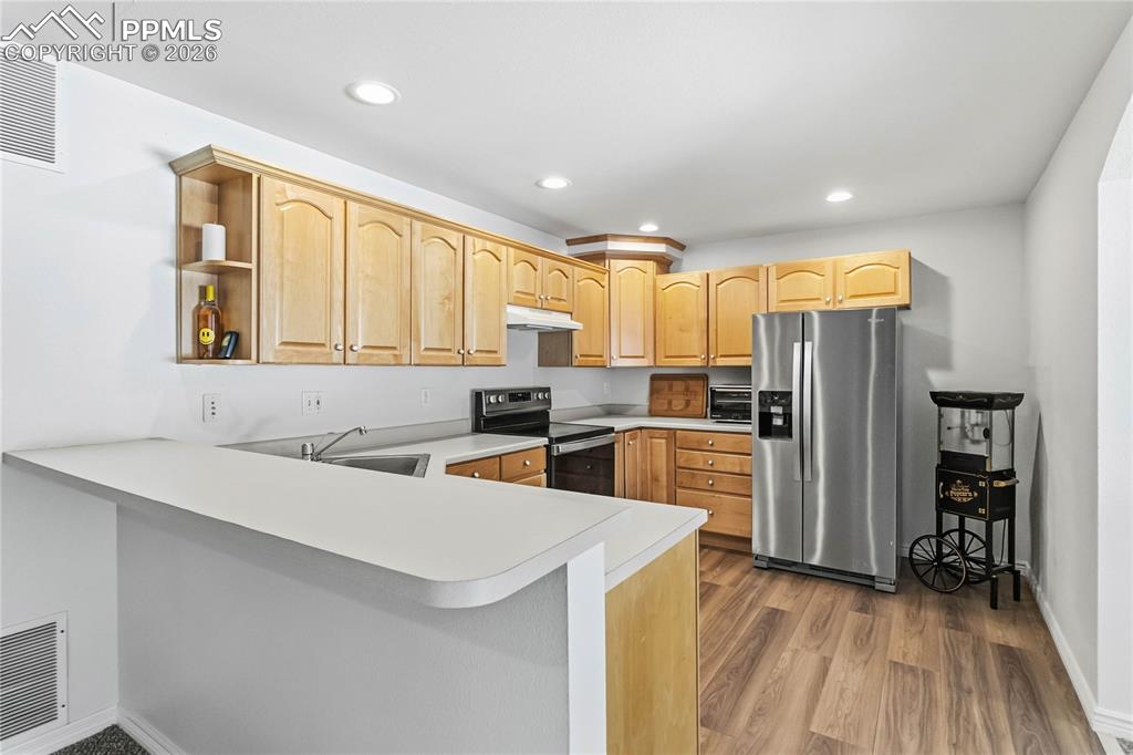 Image 38 of 50: Kitchen