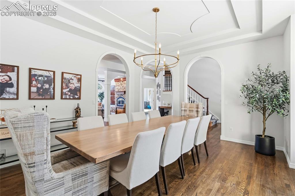 Image 6 of 50: Dining Area