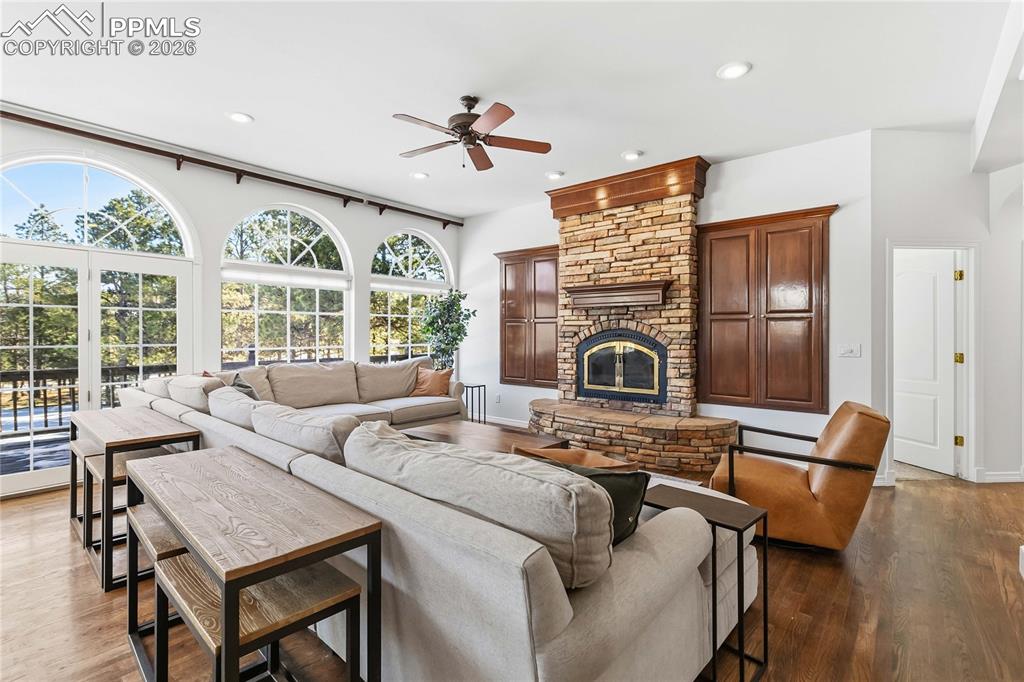 Image 9 of 50: Living Room