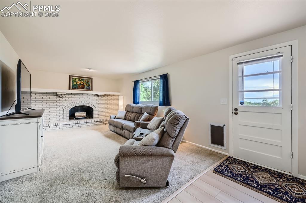 Image 13 of 27: Family Room