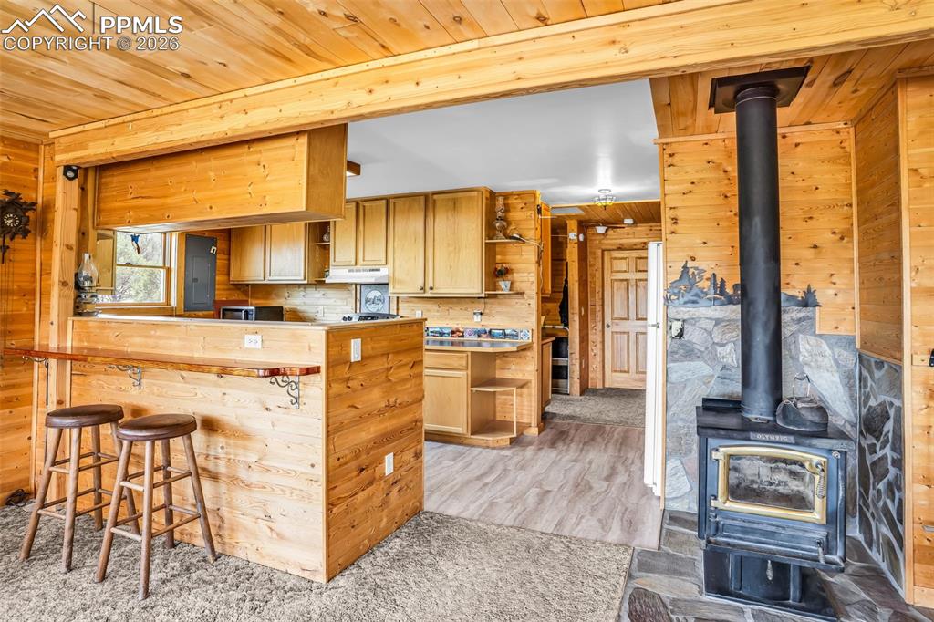 Image 13 of 50: Kitchen