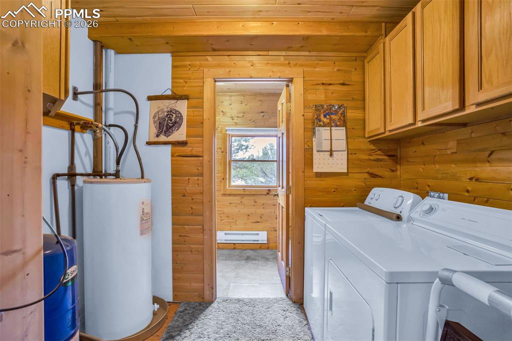 Image 21 of 50: Laundry