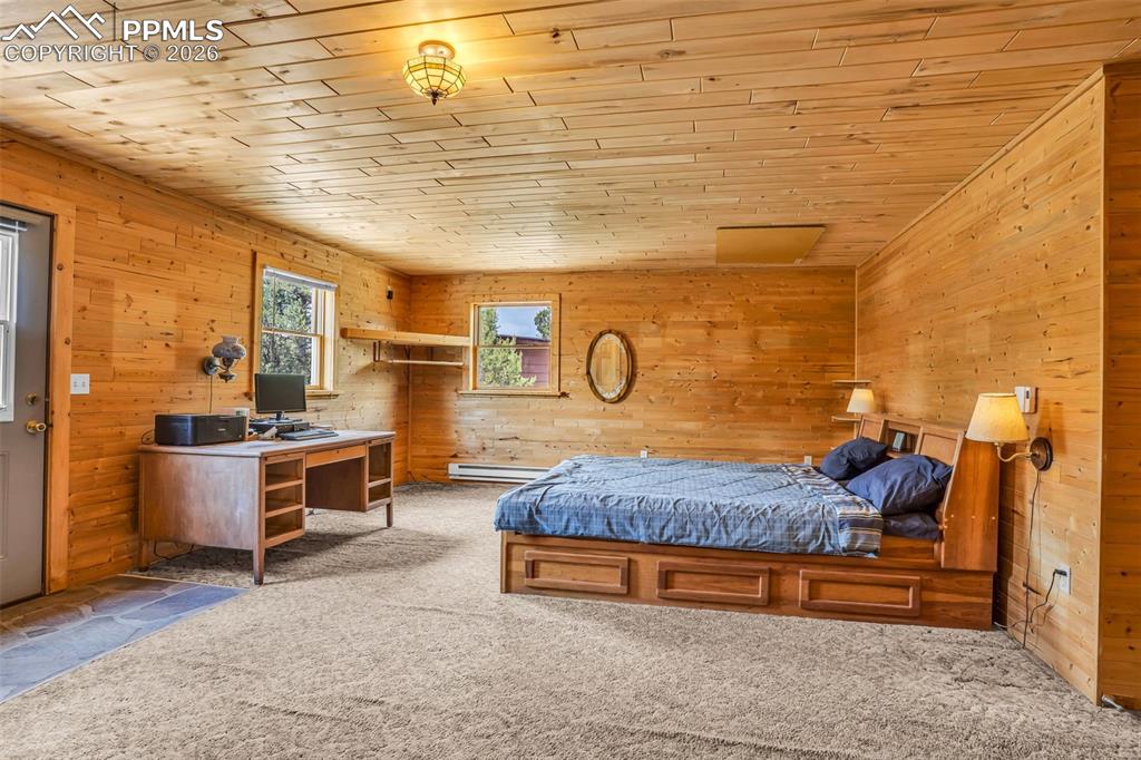 Image 25 of 50: Bedroom