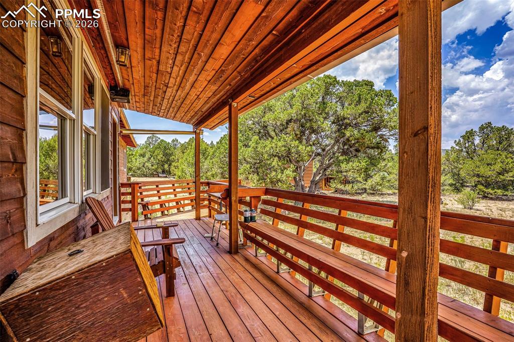 Image 30 of 50: Deck