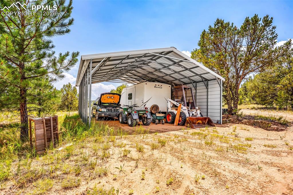 Image 36 of 50: Parking