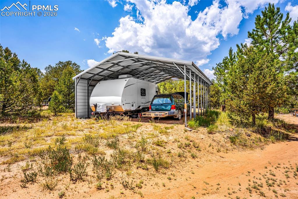 Image 37 of 50: Parking