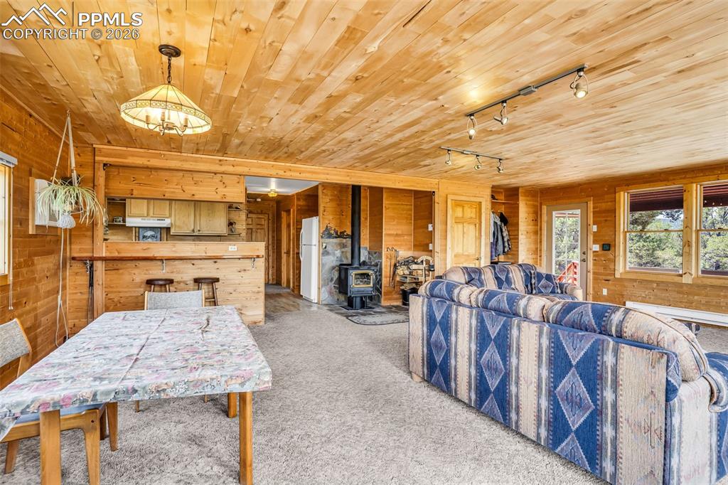 Image 6 of 50: Living Room