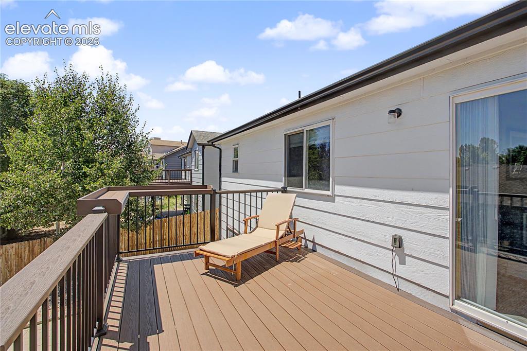 Image 32 of 40: New trex deck