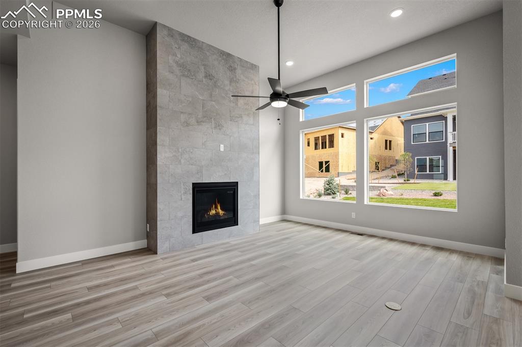 Image 13 of 36: Living Room