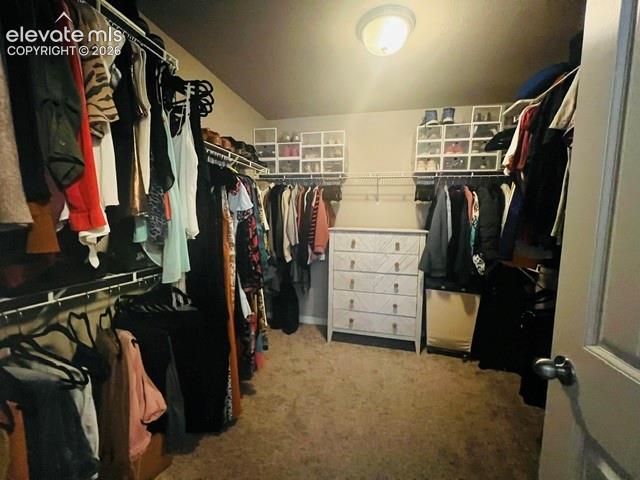 Image 28 of 42: Closet
