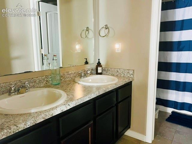 Image 33 of 42: Bathroom
