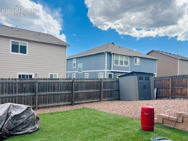 Image 41 of 42: Yard