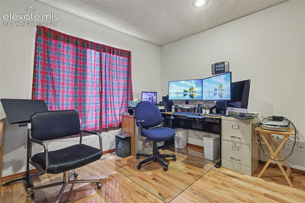 Image 10 of 31: Office