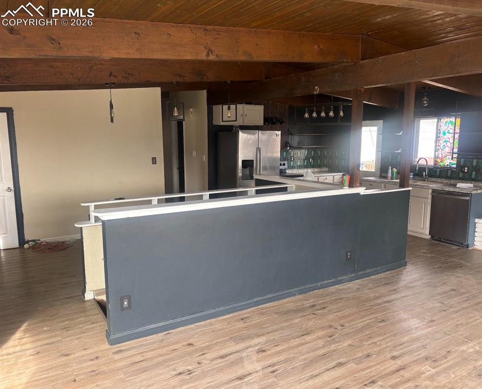 Image 4 of 5: Kitchen