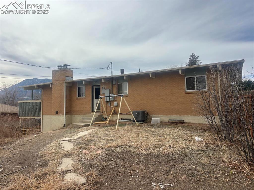 Image 5 of 5: Back of Structure