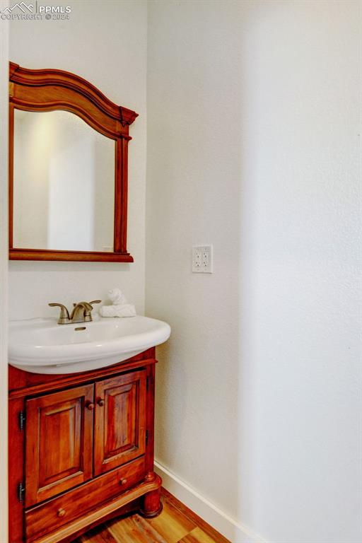 Image 19 of 45: Main floor 1/2 bath