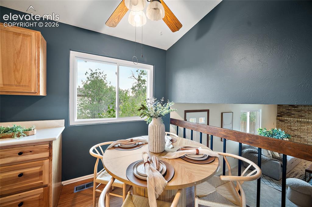 Image 3 of 33: Dining Area