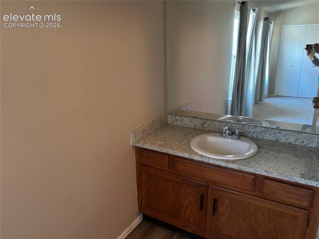 Image 7 of 9: Bathroom