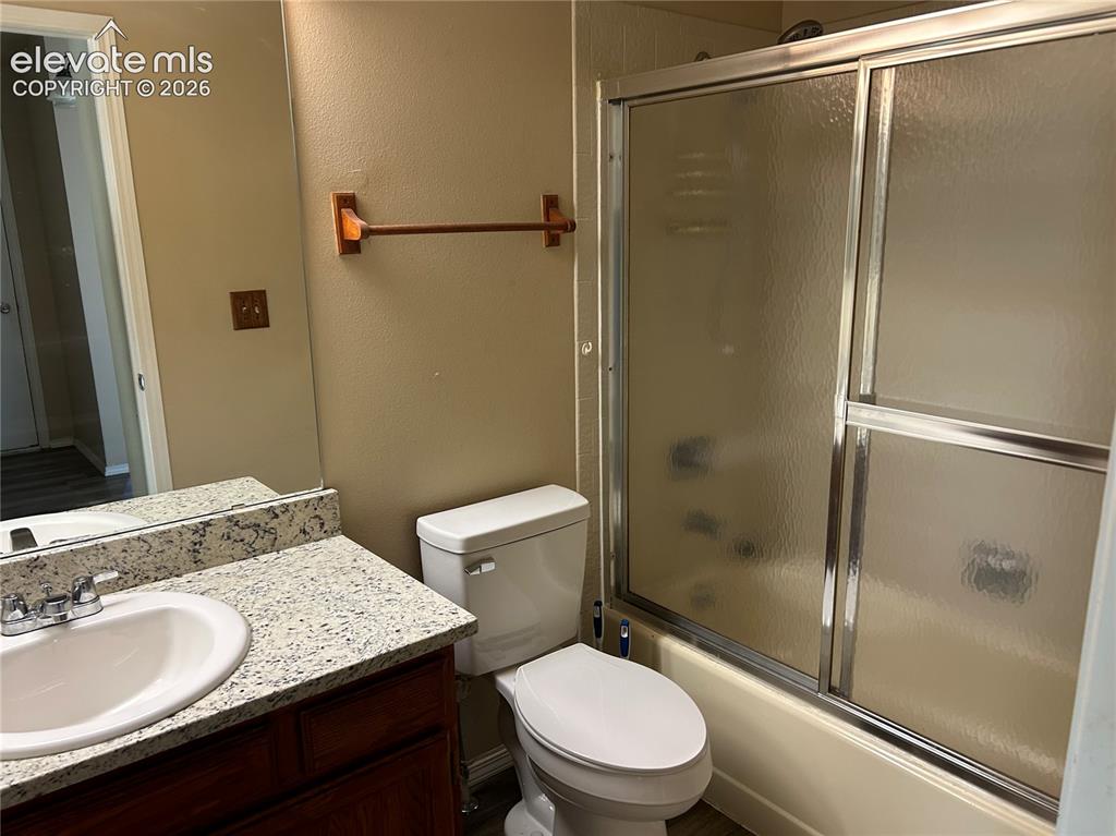 Image 9 of 9: Bathroom