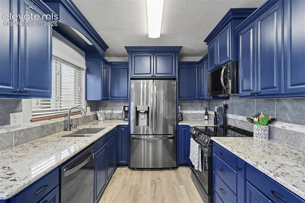 Image 13 of 34: Kitchen