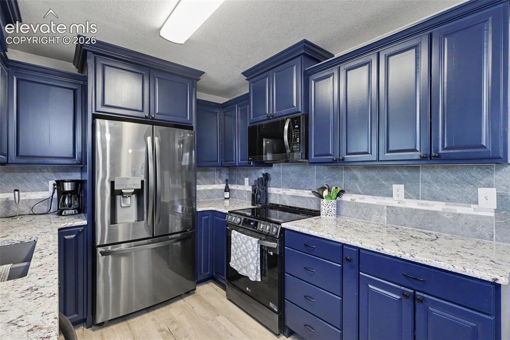 Image 18 of 34: Kitchen