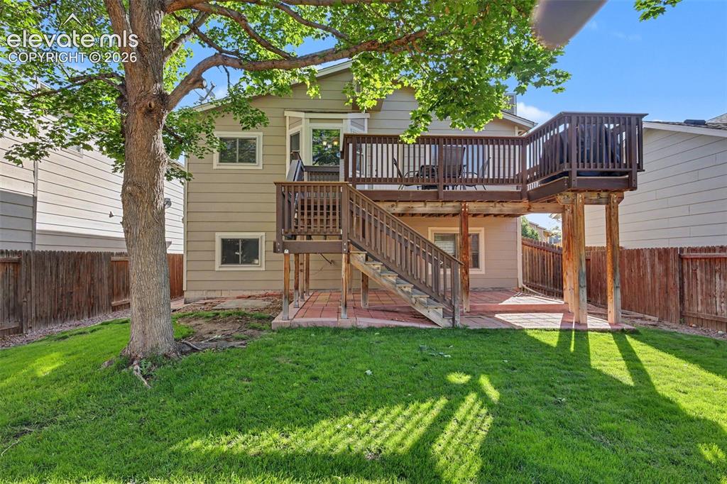 Image 5 of 34: Beautiful Backyard