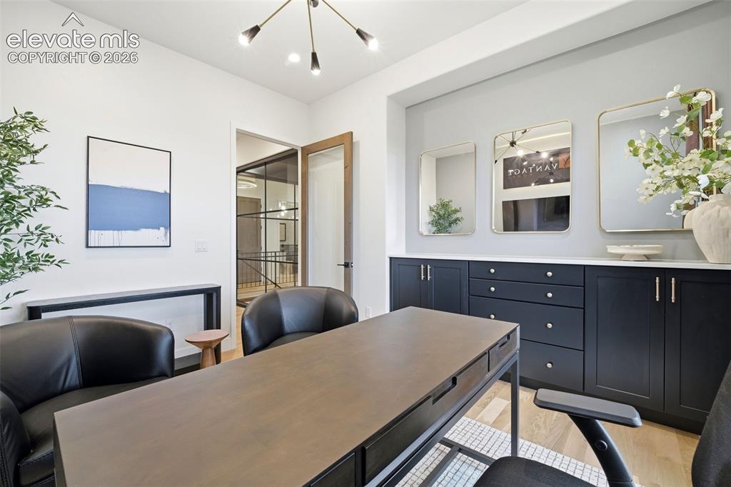 Image 15 of 23: Office