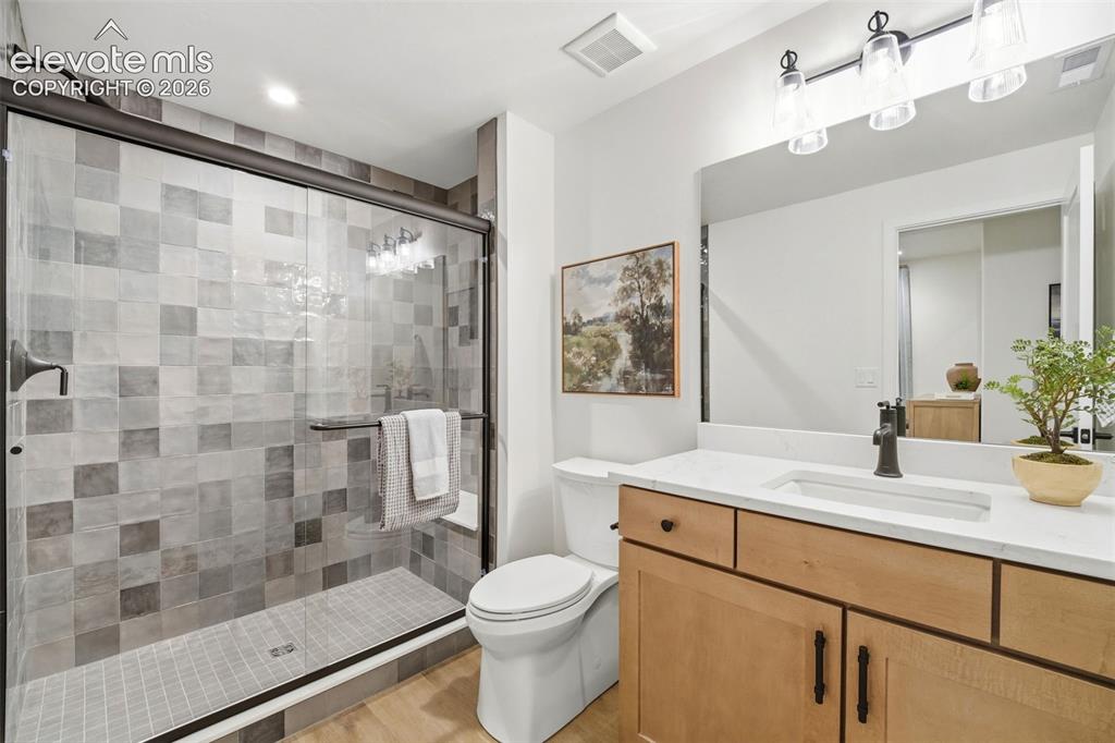 Image 22 of 23: Bathroom