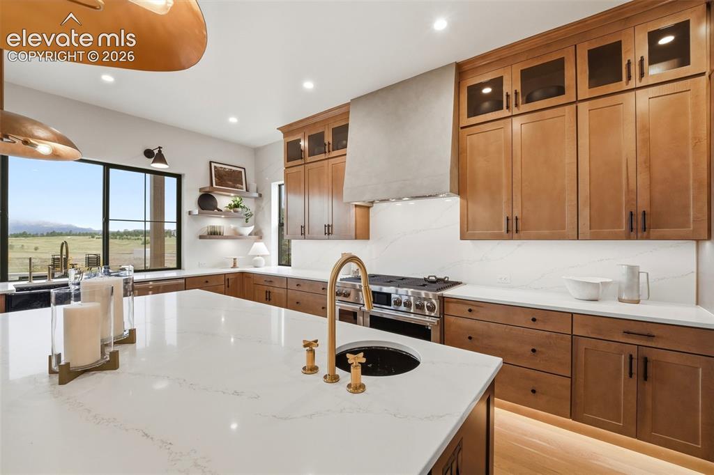 Image 6 of 23: Kitchen