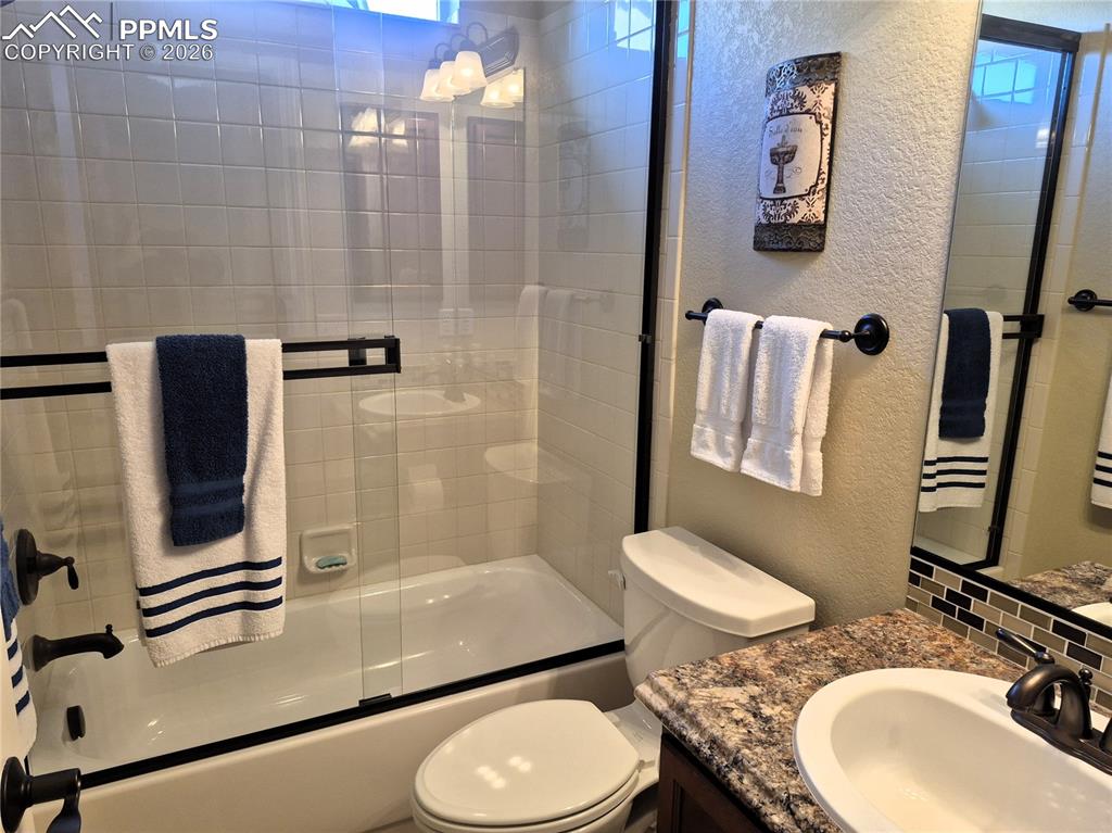 Image 15 of 25: Bathroom