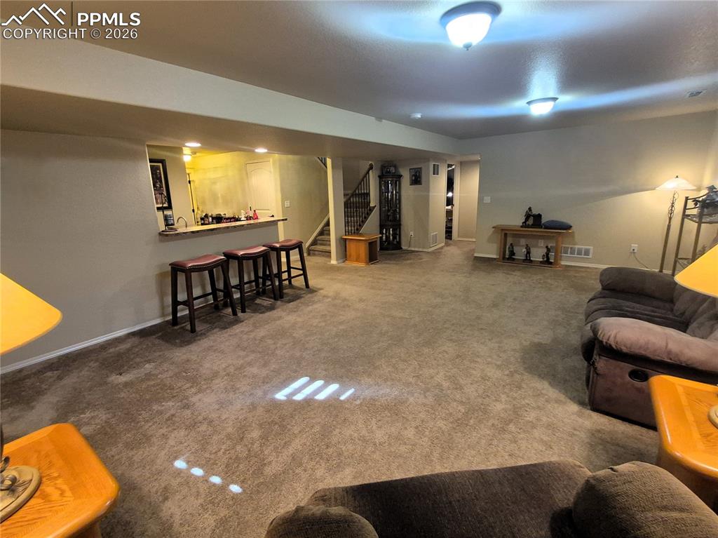 Image 21 of 25: Living Room