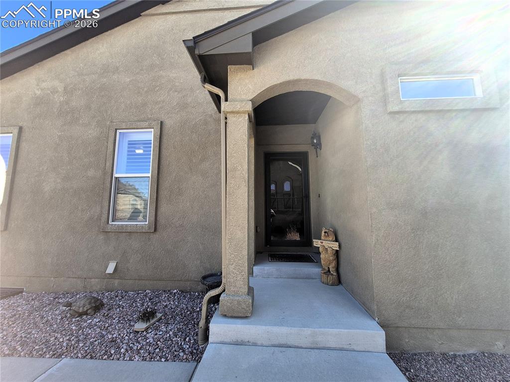 Image 5 of 25: Entry