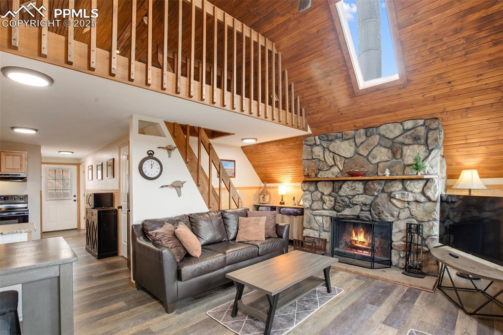 Image 11 of 50: Living Room