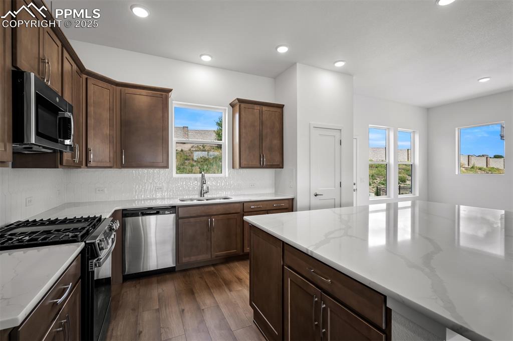 Image 11 of 34: Kitchen