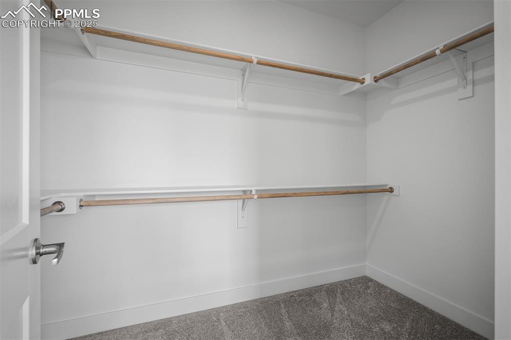 Image 19 of 34: Closet