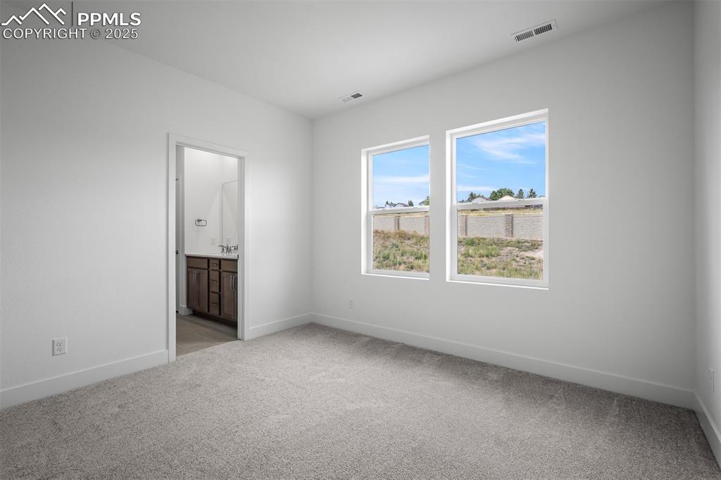 Image 21 of 34: Bedroom