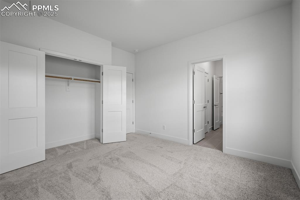 Image 22 of 34: Bedroom