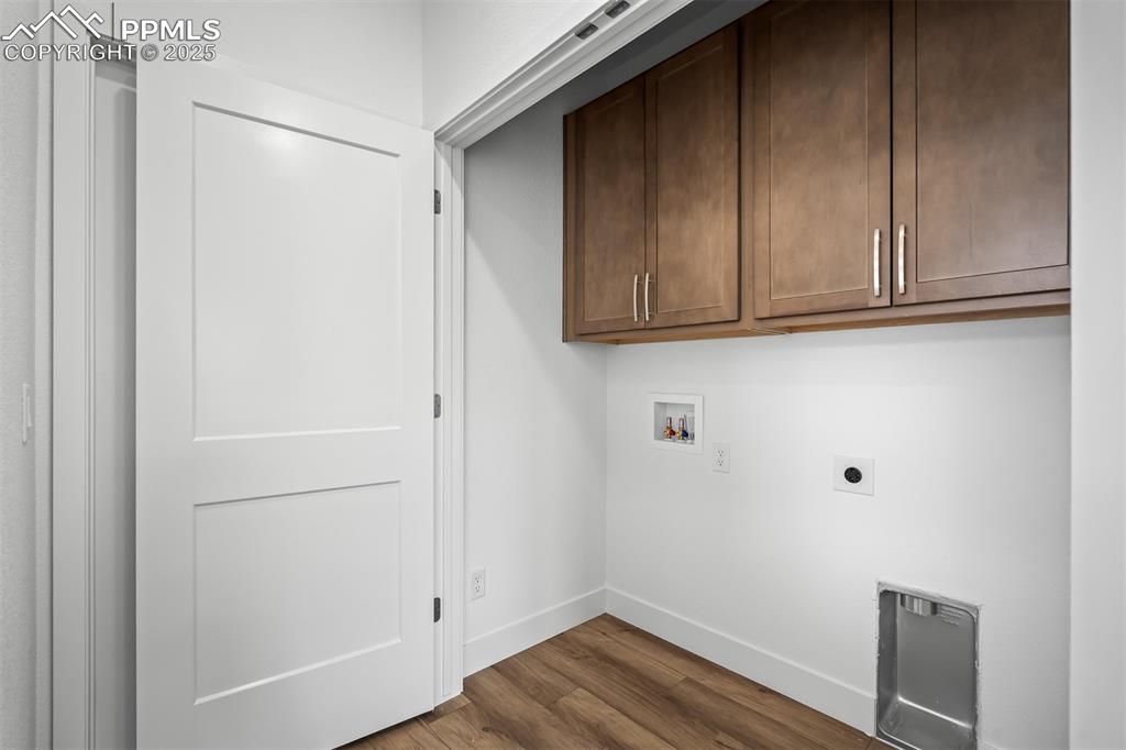 Image 25 of 34: Laundry