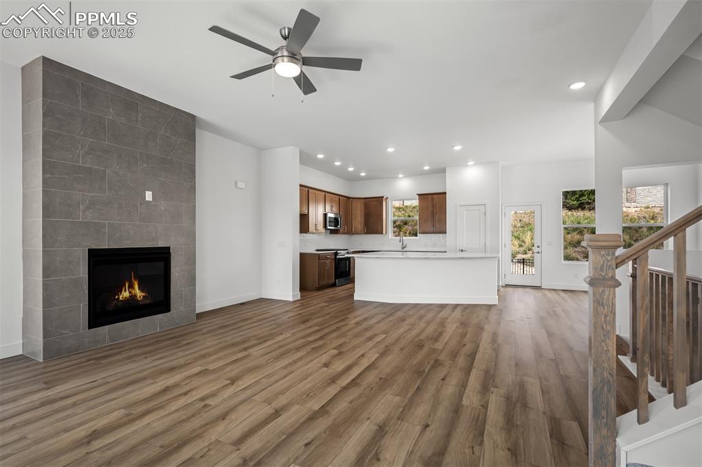 Image 6 of 34: Living Room