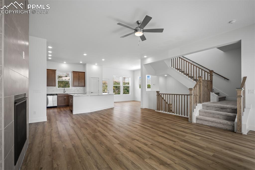 Image 7 of 34: Living Room