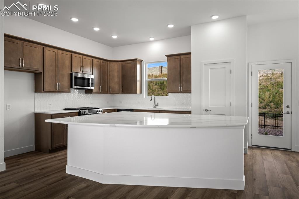 Image 9 of 34: Kitchen