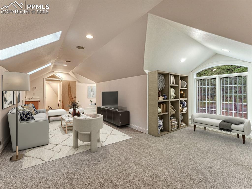 Image 42 of 50: Living Room