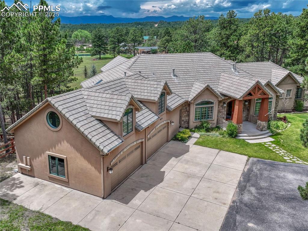 Image 5 of 50: Front of Structure