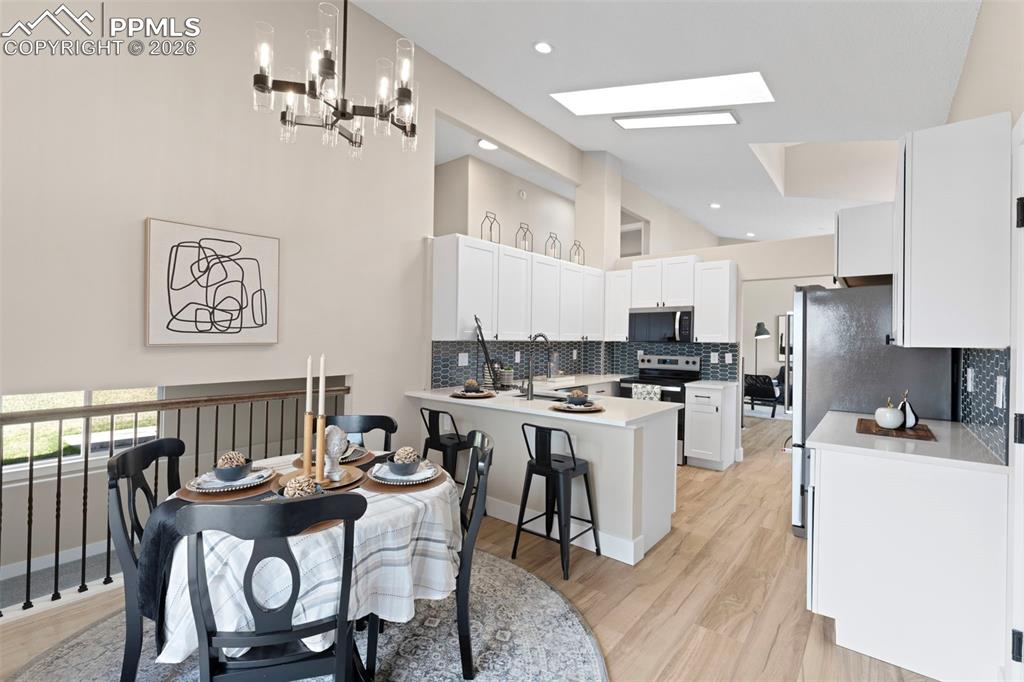 Image 13 of 45: Dining Area