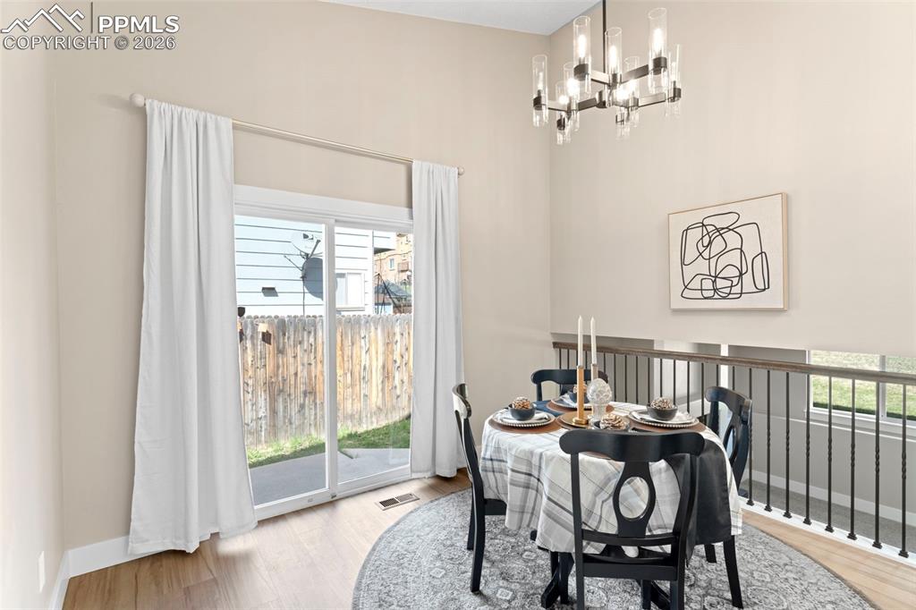 Image 15 of 45: Dining Area