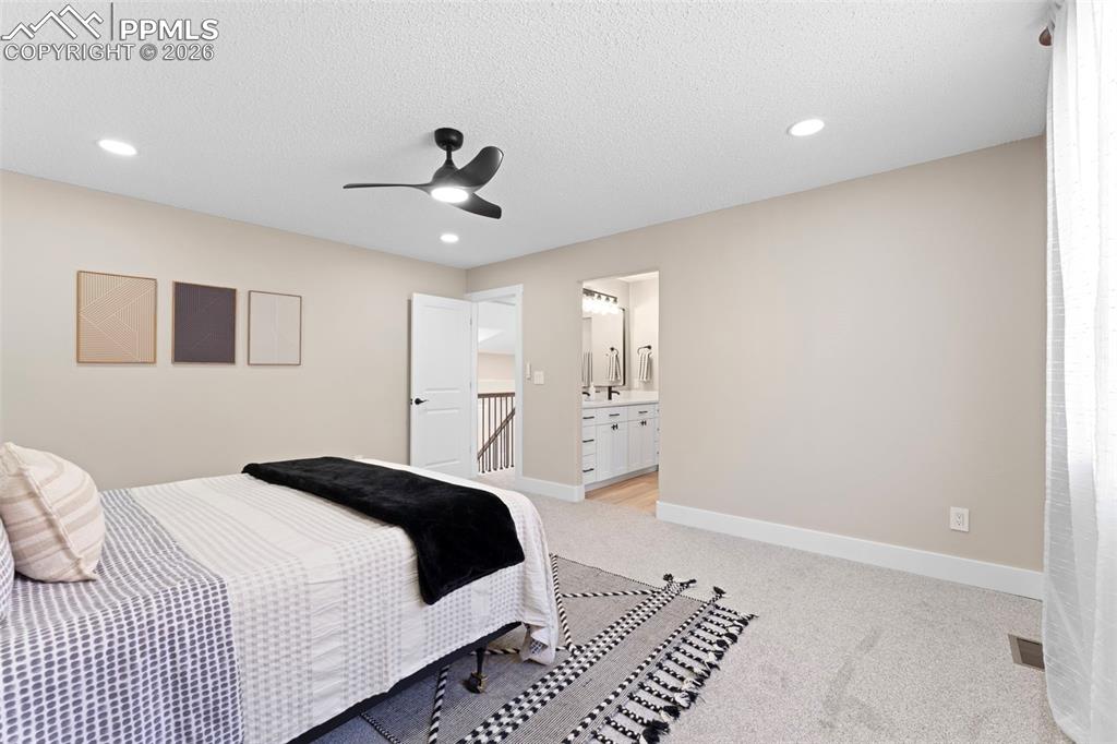 Image 18 of 45: Bedroom